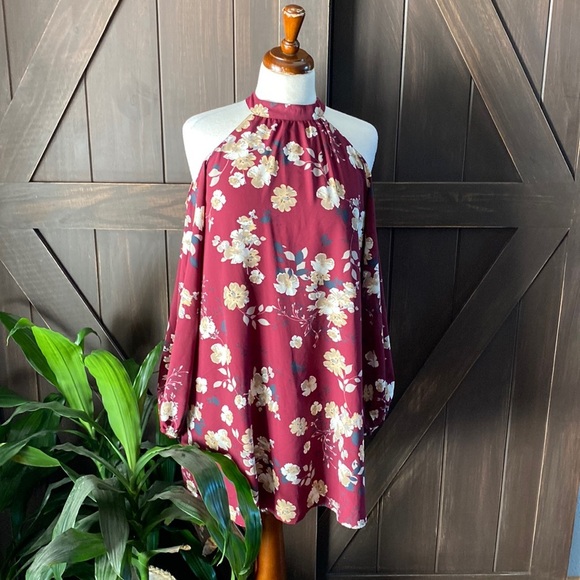 Lush XS burgundy open shoulders and button at the nape is the neck - Picture 1 of 9